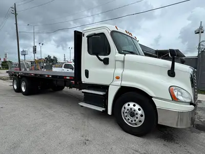 Used 2018 FREIGHTLINER CASCADIA Conventional trucks Florida US | Truck and Van Outlet #1509230