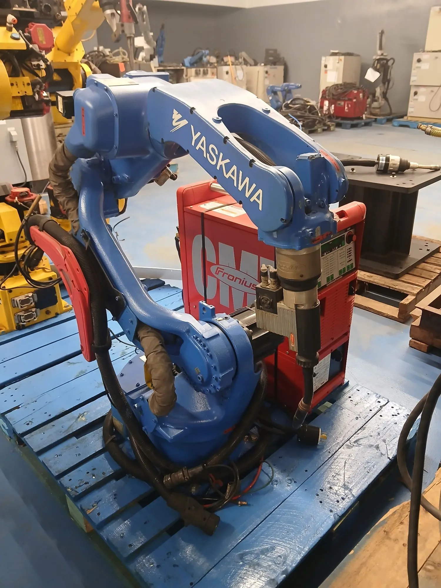 USED YASKAWA MOTOMAN 1440 DX200 Controller with DUAL Headstocks