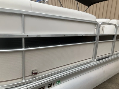 USED 2005 PREMIER 225 LEGEND