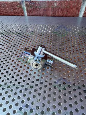 USED PHARMACIA DN6 AV SMO 254 4-WAY 316 VALVE 56-5758-00 W/ 1.2" SANITARY FITTING