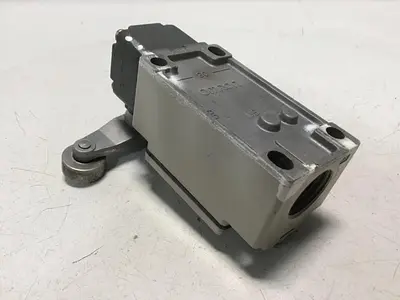 USED OMRON D4B-2115N-R