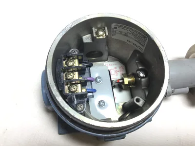 United Electric J120-183 Pressure Switch 1-20PSI 6.9-137.9kPa Operating Range 480VAC
