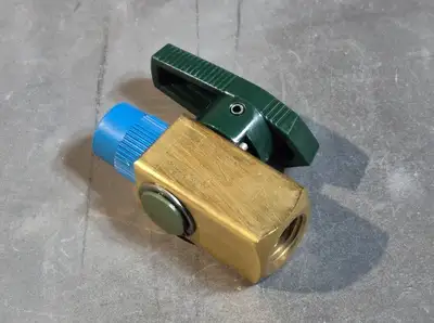 NEW SWAGELOK B-4P4T5