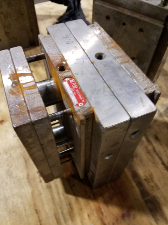Used MPM ROUND DISC MOLD American Tooling/Dies Massachusetts US | Hunter Plastics #789088
