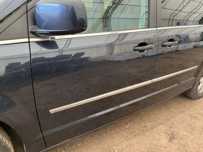 USED 2009 CHRYSLER TOWN AND COUNTRY