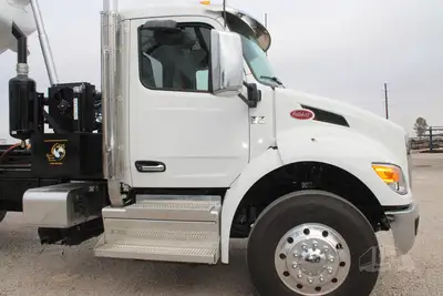 New | in-Stock 2027 PETERBILT 548 Vacuum Truck Texas US | Roll Off Truck World #1492009