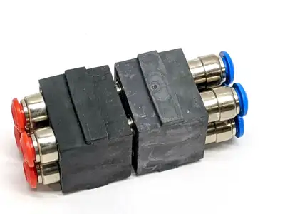 USED MULTI-CONTACT MALE PART PNEUMATIC 4 PORT W/ FEMALE PASS THROUGH