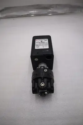 FAIRCHILD INDUSTRIAL PROD 24CC81160600 M/P CONVERTER W/REGULATOR STOCK 2279C