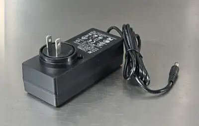 Power Partners ICP65-240-2700 interchangeable plug power supply (BIN4.4.5)