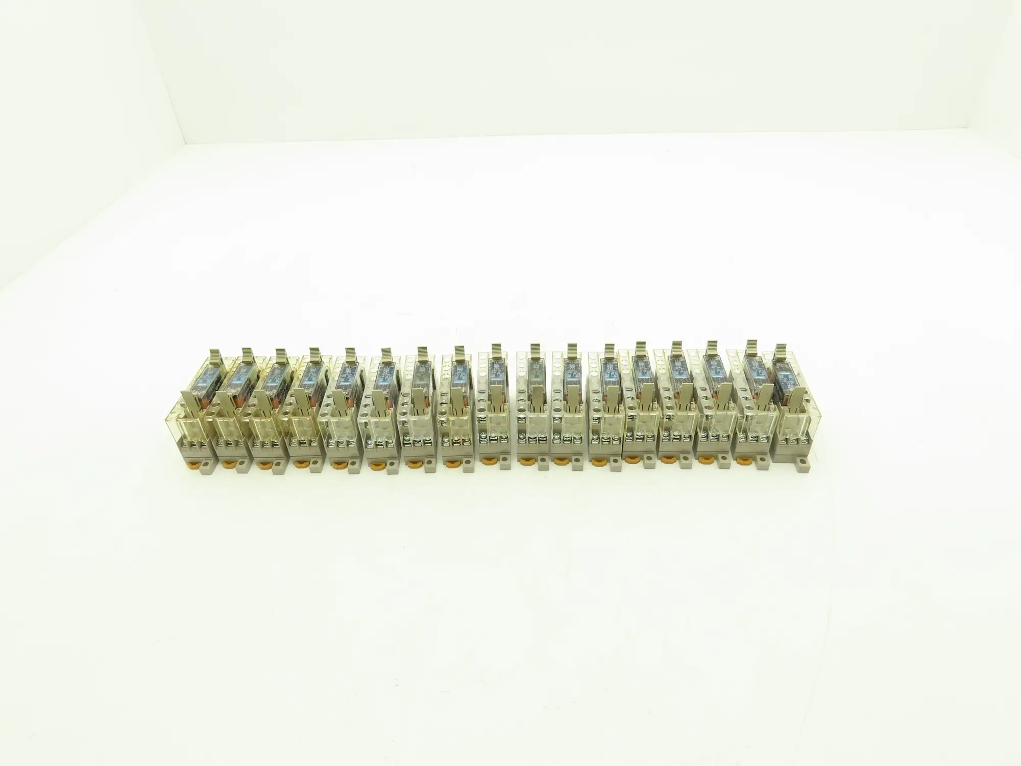 Omron G7SA-3A1B Relay W/Base 6A 30vdc 250vac 24v Coil Lot of 17