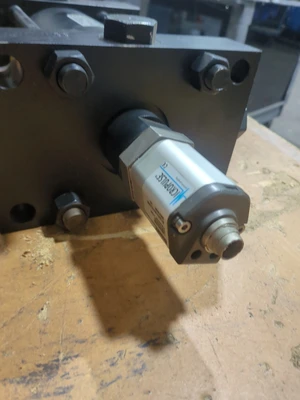 New | in-Stock Parker 04.00 JJHH2HXKTS33A 5.000 Cylinders Indiana US | J&J Industrial Supply #1259679