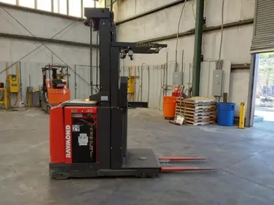 USED 2022 RAYMOND 560-OPC30TT