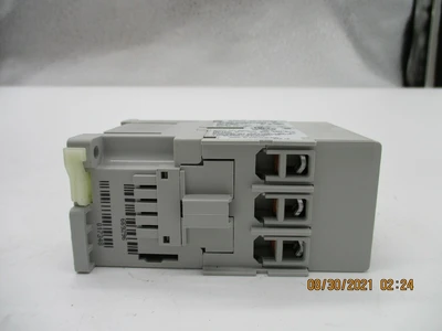 Allen-Bradley 100-C300 00C SER C New 3 Main Poles Contactor