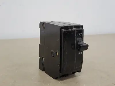 USED SQUARE D QO220
