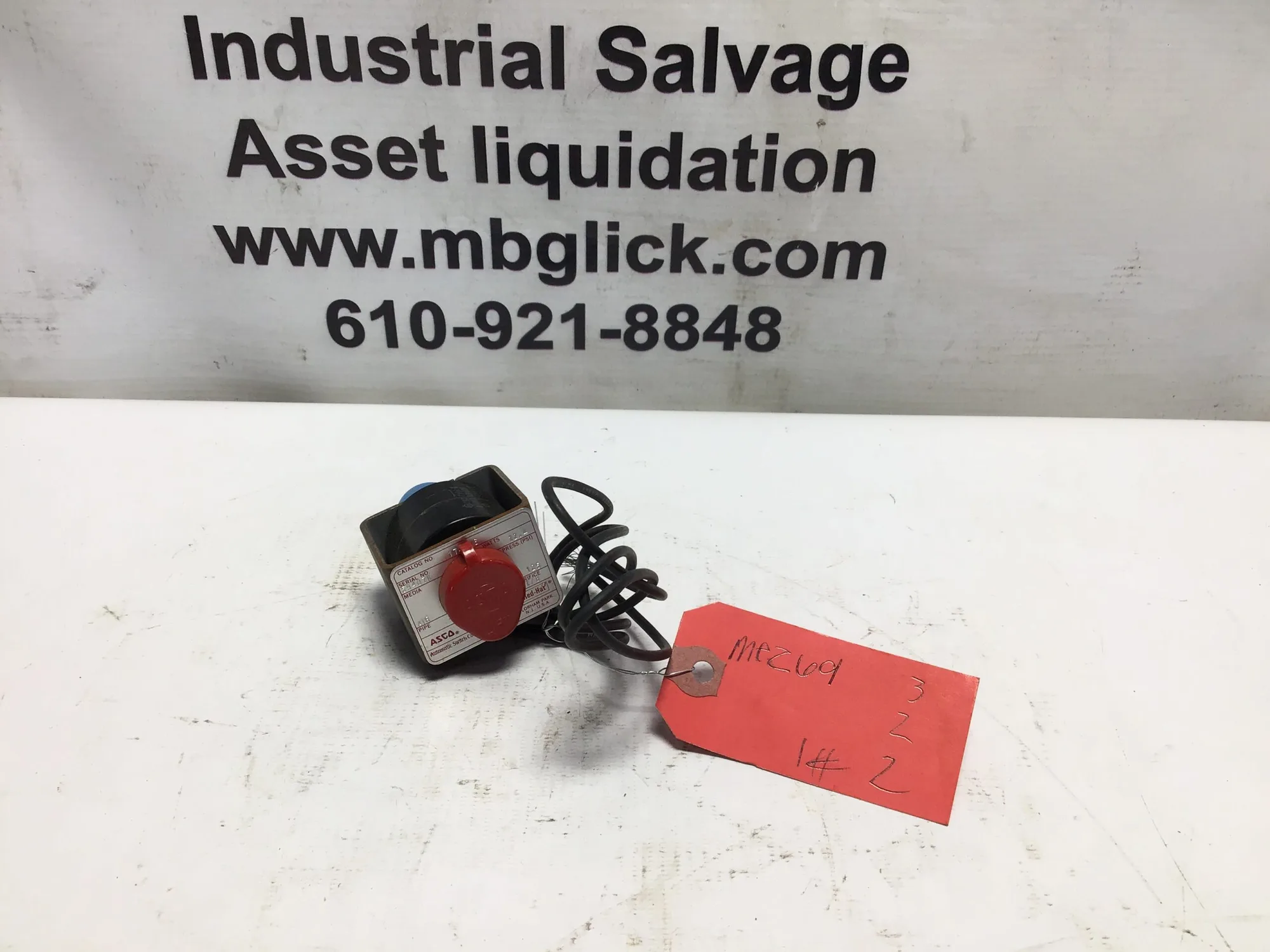 ASCO Red Hat Valve 1/8 in NPT Air 125 PSI SN: 59407K