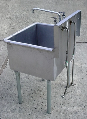 USED SS SINK 24 X 21 SS SINK