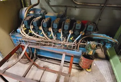 100 TON HYDRAULIC SPOTTING PRESS