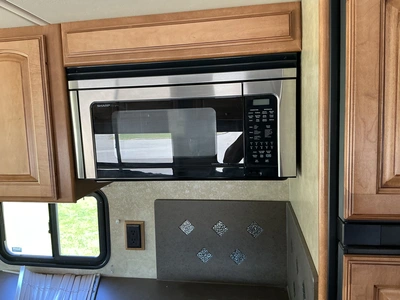USED 2013 WINNEBAGO F53