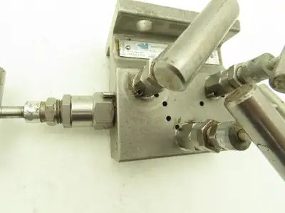 Century Valve CM1051F49CDG 5 Valve Differential Pressure Manifold 1/2" NPT SST