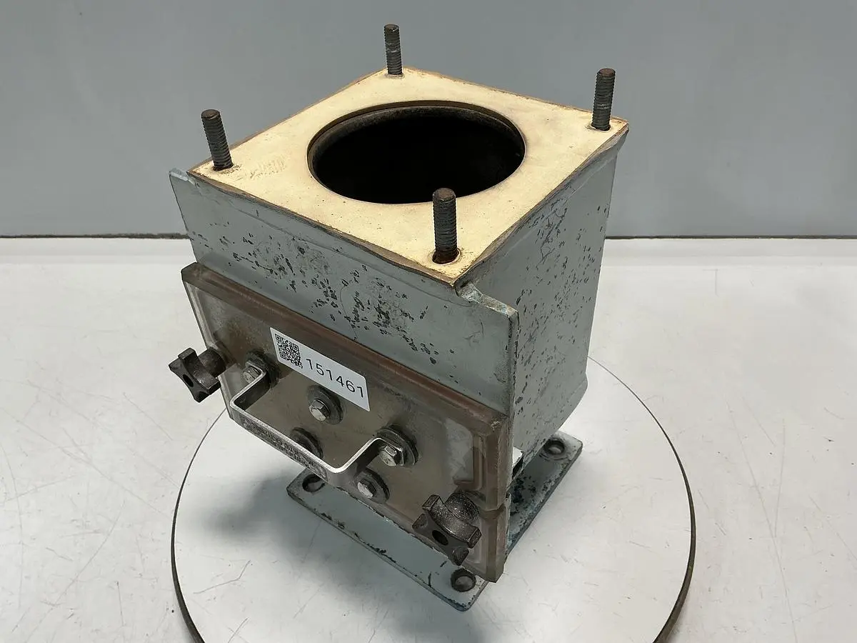 USED METAL FABRICATOR NO MODEL / NO TAG