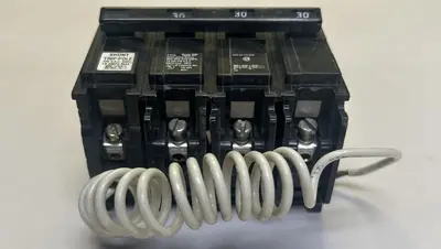 Used SIEMENS Q33000S01 Miscellaneous Equipment (Electrical & Power) Ohio US | Surplus Asset Holdings #1309755