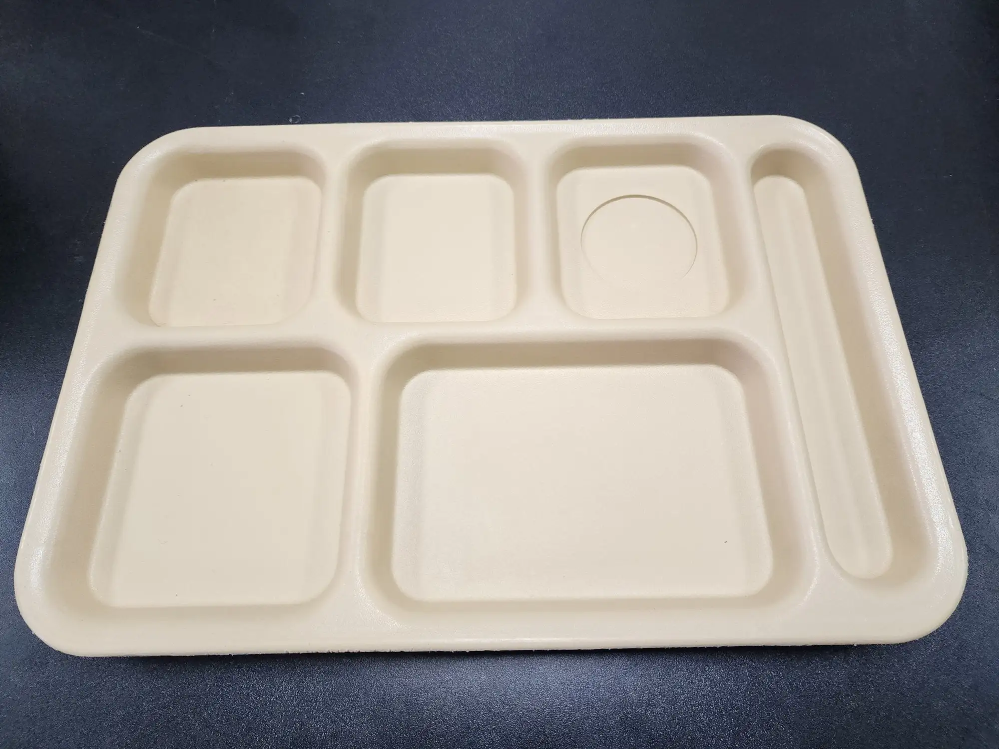 Used Cambro Used Cambro 10146CW133, Camwear® 10" X 14" 6 Compartment Beige Food Tray Smallwares Illinois US | Falcon Restaurant Supply #1376646