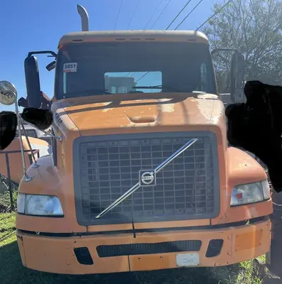 Used 2004 VOLVO VNM-200 Conventional trucks North Carolina US | Proxy Equipment #1385262