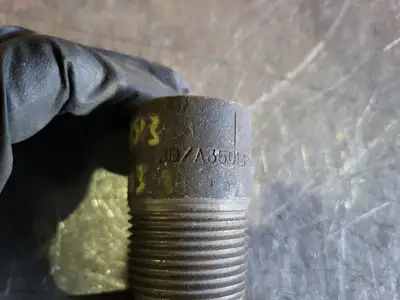 1" Threaded Round Head Plug, B16, 6M, JD/A350LF2C1