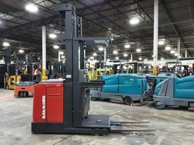 USED 2018 RAYMOND 560-OPC30TT