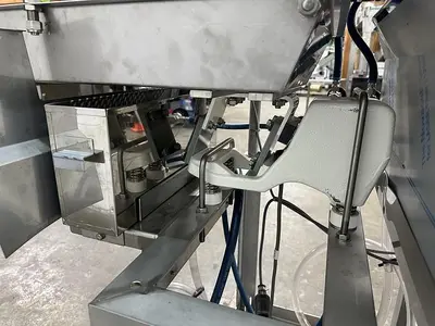 Vibratory Conveyor with Spray Nozzles