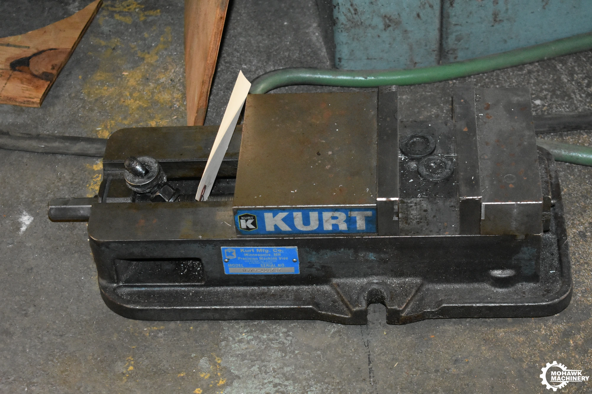 6” KURT “D675” MACHINING VISE w/6” JAW WIDTH - 7.5” OPENING - FLAT BASE