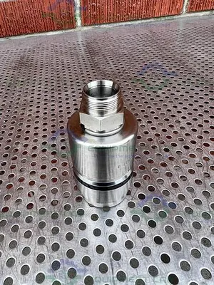 USED SWAGELOK QTM8-316 STAINLESS STEEL FEMALE QUICK CONNECT FITTING
