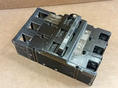 Used COMMANDER QFL3200 Switchgears British Columbia CA | Lenmark #1432120