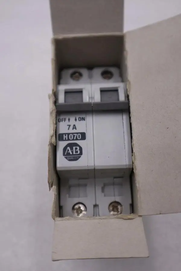 ALLEN BRADLEY 1492-CB2H070 SER. B 480VAC 7A STOCK H859A
