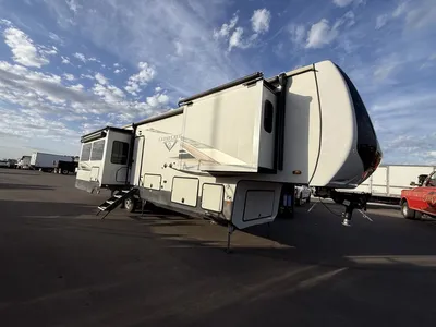 Used 2022 FOREST RIVER CEDAR CREEK CHAMPAGNE EDITION 38EBS Campers, Caravans, Motorhomes Minnesota US | Carco Truck & Equipment #1514047