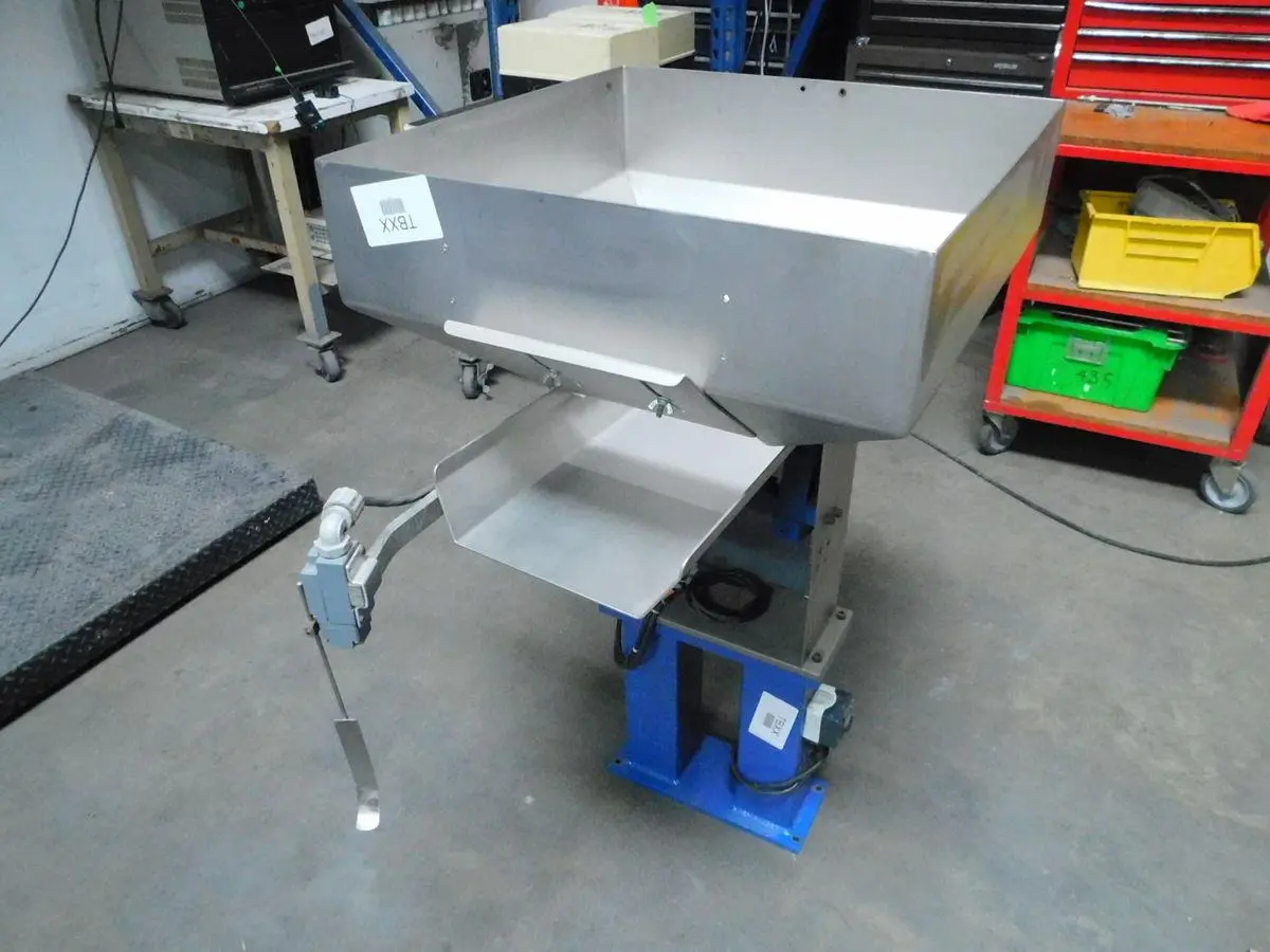 Used SERVICE ENGINEERING 24277- Vibratory Feeders Texas US | Aucto #1454415
