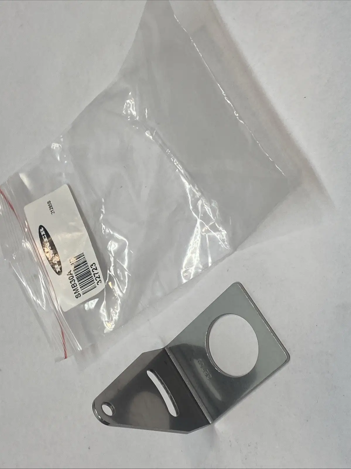 USED BANNER STAINLESS RIGHT-ANGLE BRACKET FOR 30MM QS30/SM30 SENSORS
