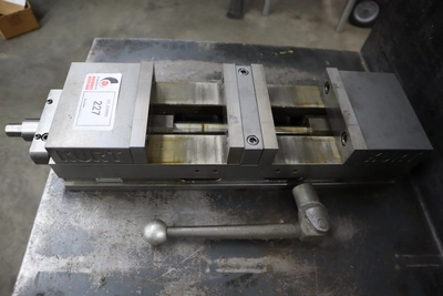 Used KURT WORKHOLDING SOLUTIONS DL-600C Vises Minnesota US | Machinesused.com #1383931