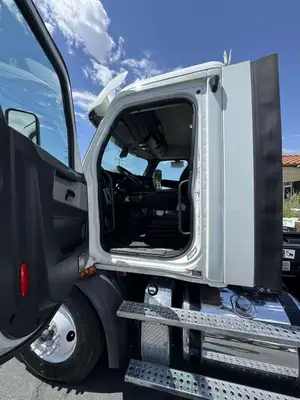 Used 2019 FREIGHTLINER CASCADIA 112 Hooklifts & Roll-Offs California US | Commerce Truck Equipment Sales #1548708