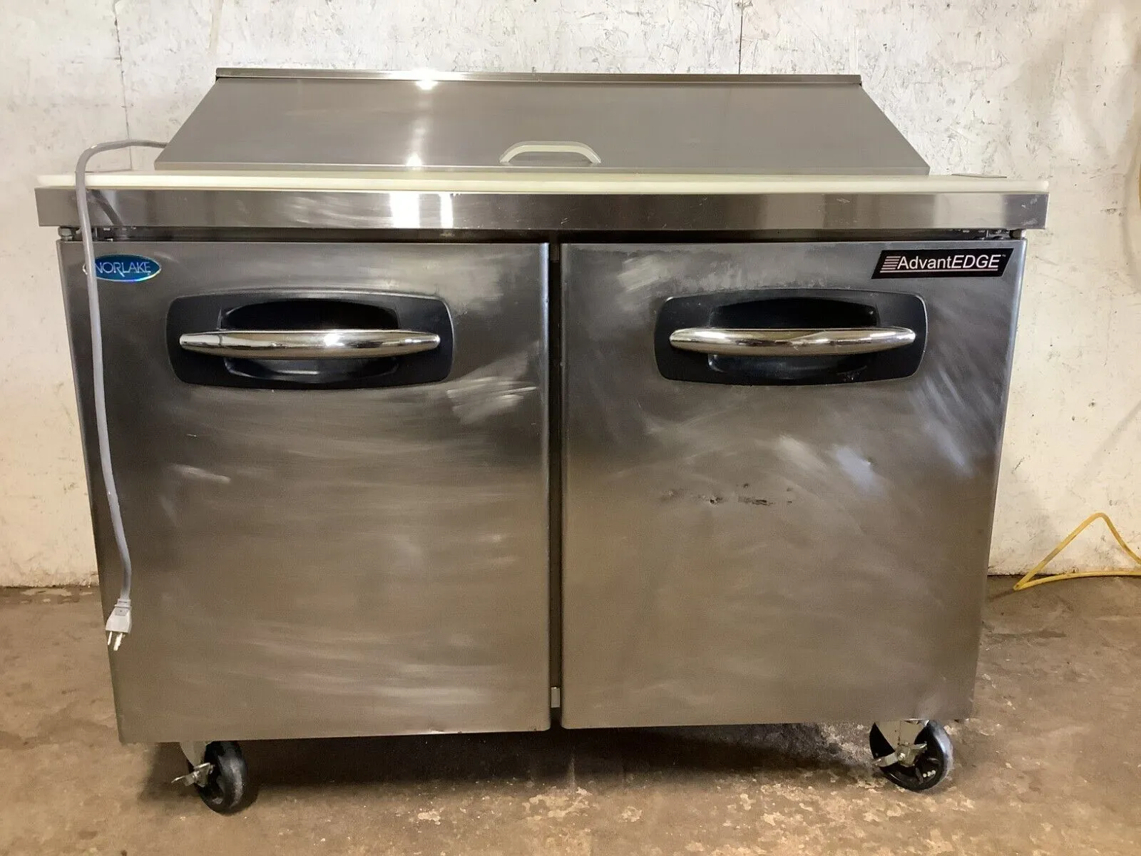 152-0541 Norlake AdvantEdge SP48 Self Contained Sandwich Pizza Prep Table Cooler