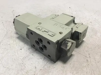 USED YUKEN LDS-25-20-S-7-P08-D24-1216