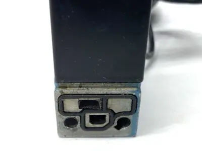 USED MAC VALVES SOLENOID COIL 25-150PSI 8.5W 24VDC MISSING SCREW