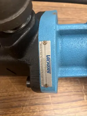 Used VICKERS VVA10FP-CDWW20 Pumps | Surplus Asset Holdings #1206191