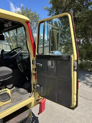 USED 2011 AUTOCAR XPEDITOR