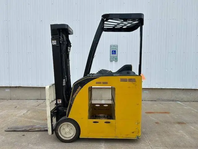 Used 2022 YALE ESC035AD 3-Wheel Stand up Electric Counterbalance Forklifts Illinois US | Somerset Equipment Sales #1546183