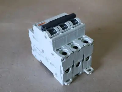 Used MERLIN GERIN C60N Switchgears British Columbia CA | Lenmark #239040