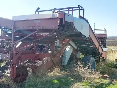 USED 2001 SPUDNIK 5640