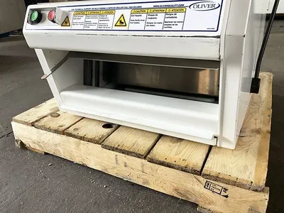 OLIVER 732-N Bread Slicer | Harvest Equipment and Fabrication Inc (3)