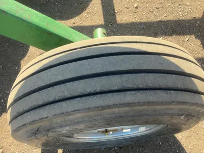 Used John Deere 13’6” Disc, Pull Behind with Pin Hitch, Hydraulic Lift/Lower, 9.5L-15 and 11L-14 Tir...