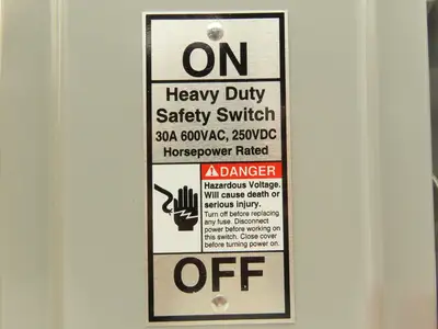 Siemens HF361 Heavy Duty Safety Fusible Disconnect Switch 3P 30A 600VAC 250VDC